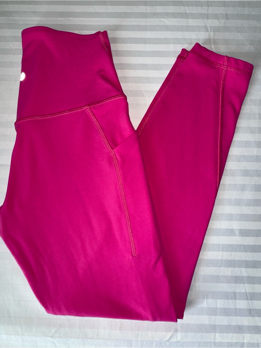 Lululemon Sonic Pink 25” leggings • Size 6